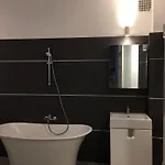 2 Double Bedrooms In A 6 Apartman *