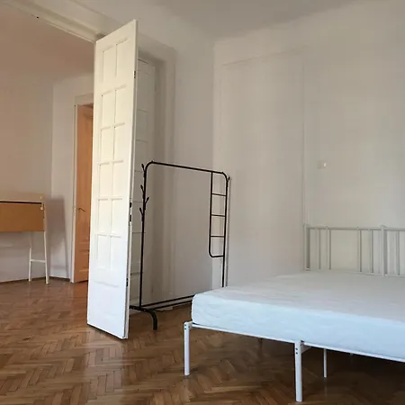 2 Double Bedrooms In A 6 * Bukarest