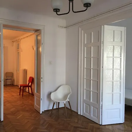 2 Double Bedrooms In A 6