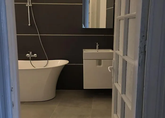 아파트 2 Double Bedrooms In A 6 부쿠레슈티