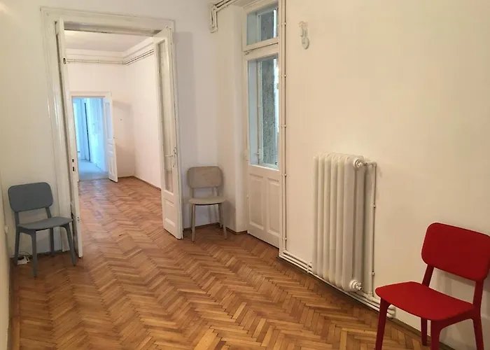 2 Double Bedrooms In A 6 *