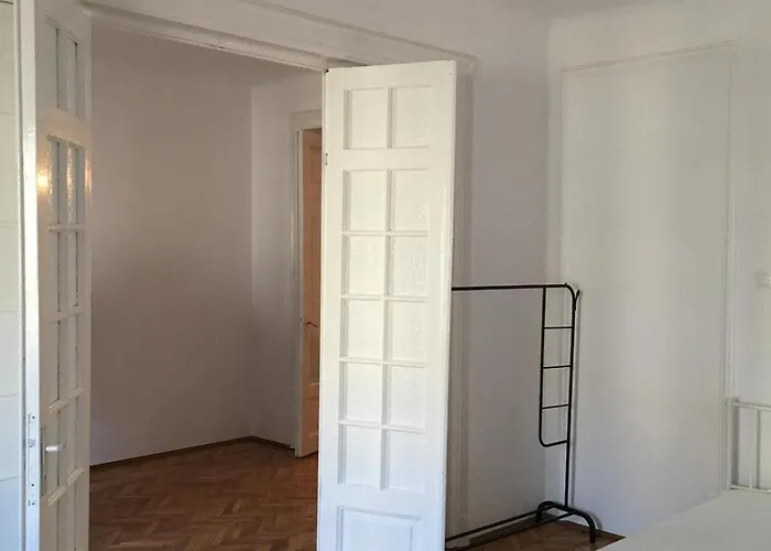 2 Double Bedrooms In A 6 * 부쿠레슈티