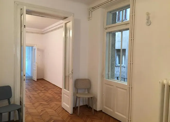 2 Double Bedrooms In A 6