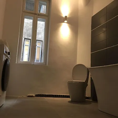 2 Double Bedrooms In A 6 Апартаменти