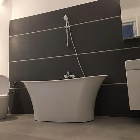 Апартаменти 2 Double Bedrooms In A 6 *