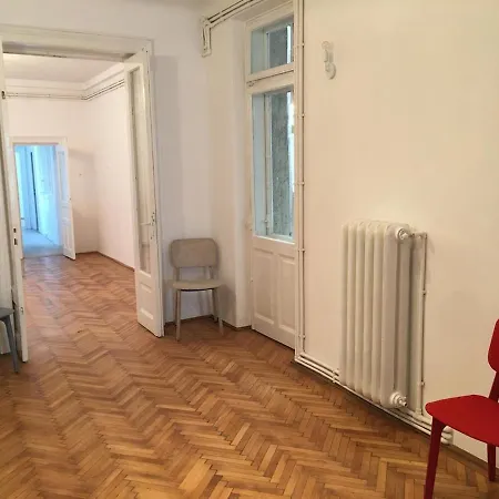 2 Double Bedrooms In A 6 *