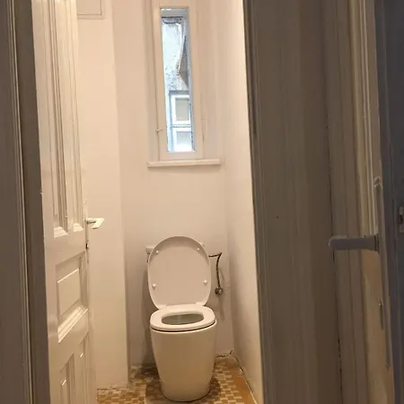 2 Double Bedrooms In A 6