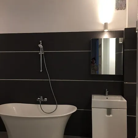 Апартаменти 2 Double Bedrooms In A 6 *