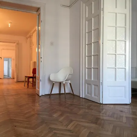 2 Double Bedrooms In A 6 *