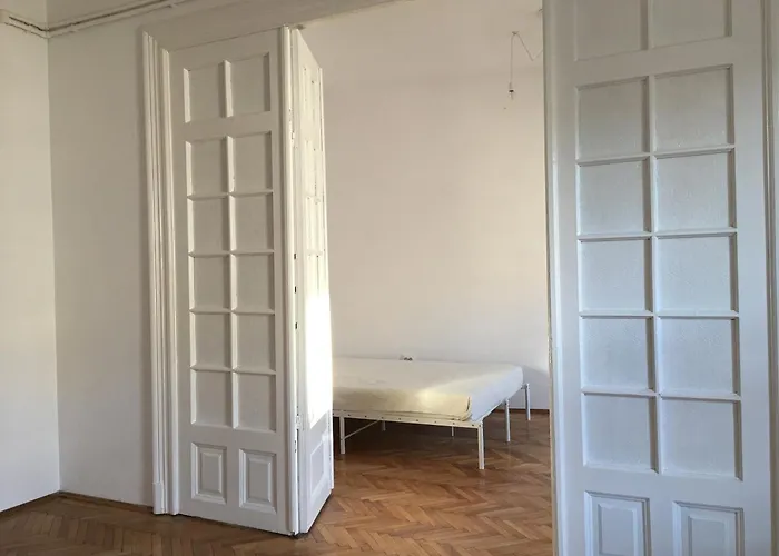 2 Double Bedrooms In A 6 Appartamento *