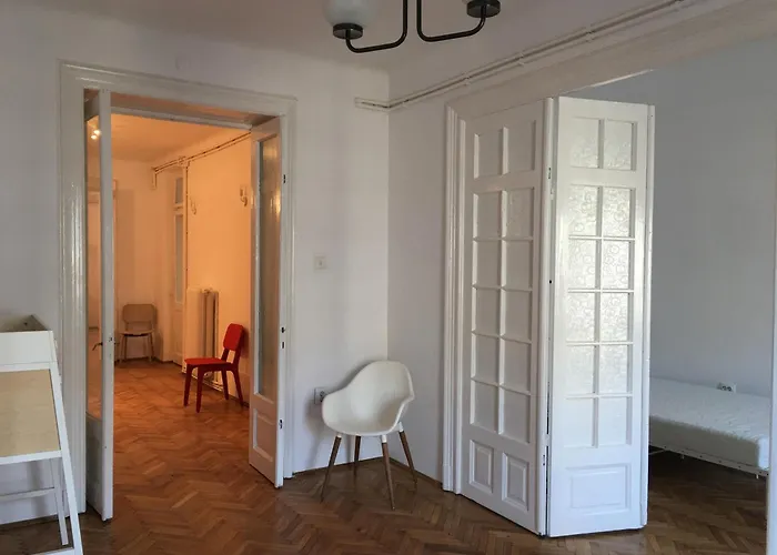 2 Double Bedrooms In A 6